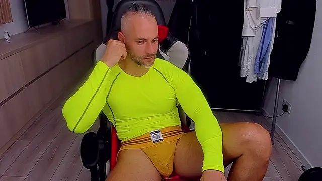 Snapshot of MarisMuscle chatting on 09.10.25 MarisMuscle online show from 09.10.25