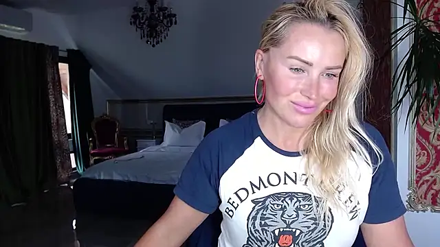 Snapshot of eyesangel22 chatting on 10.03.25 eyesangel22 online show from 10.03.25