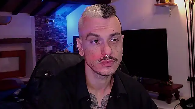 Snapshot of cek_186 chatting on 10.14.25 cek 186 online show from 10.14.25