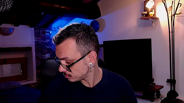 Snapshot of cek_186 chatting on 10.16.25 cek 186 online show from 10.16.25