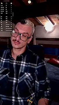 Snapshot of cek_186 chatting on 10.18.25 cek 186 online show from 10.18.25