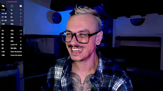 Snapshot of cek_186 chatting on 10.22.25 cek 186 online show from 10.22.25