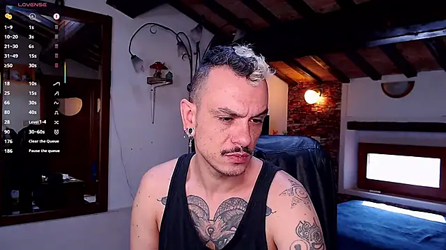 Snapshot of cek_186 chatting on 10.28.25 cek 186 online show from 10.28.25