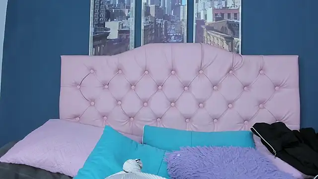 Snapshot of Applehot_LRR chatting on 09.19.25 Applehot LRR online show from 09.19.25