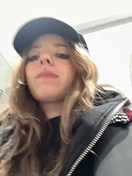 LoraaDoll online show from 11.13.25