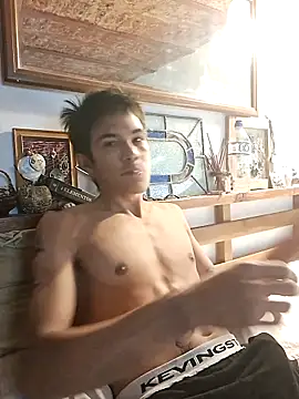 Snapshot of LYZBORNHD chatting on 12.30.24 LYZBORNHD online show from 12.30.24