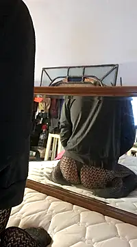 Snapshot of LYZBORNHD chatting on 01.05.25 LYZBORNHD online show from 01.05.25