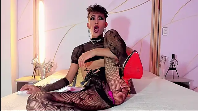 Snapshot of CheryHandsome chatting on 02.13.25 CheryHandsome online show from 02.13.25