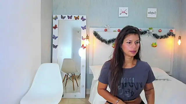 aishawild online show from 12.10.24