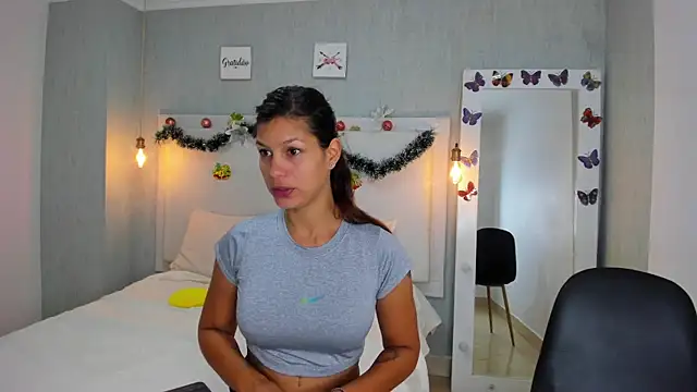 aishawild online show from 12.20.24