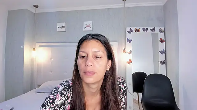 aishawild online show from 09.13.25