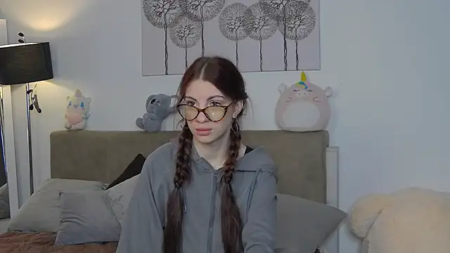 CassKiera online show from 10.17.25