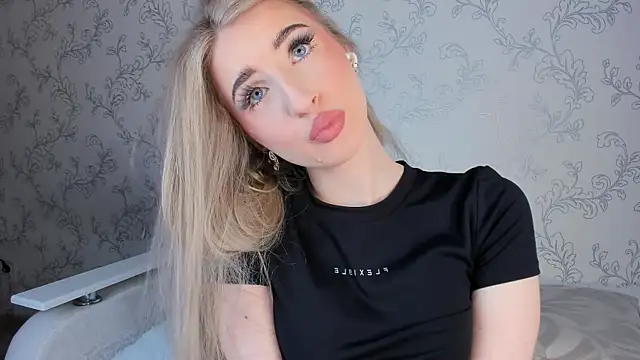 Snapshot of milky_waybaby chatting on 01.23.25 milky waybaby online show from 01.23.25