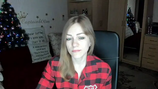 Snapshot of SilviaEyes chatting on 12.13.24 SilviaEyes online show from 12.13.24