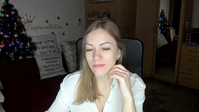 Snapshot of SilviaEyes chatting on 12.15.24 SilviaEyes online show from 12.15.24