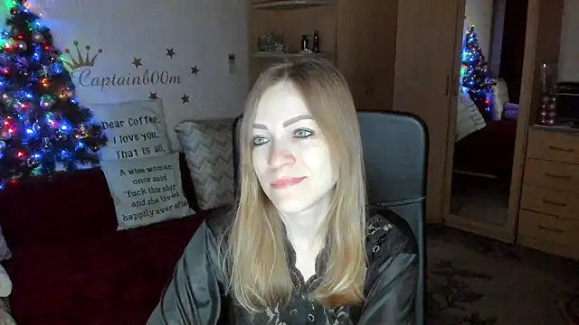 Snapshot of SilviaEyes chatting on 12.16.24 SilviaEyes online show from 12.16.24