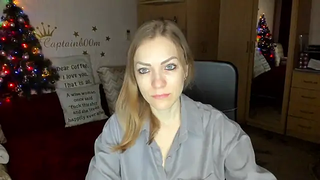 Snapshot of SilviaEyes chatting on 12.17.24 SilviaEyes online show from 12.17.24
