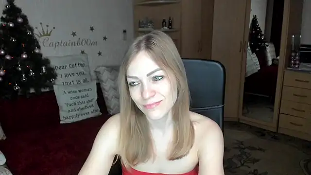 Snapshot of SilviaEyes chatting on 12.18.24 SilviaEyes online show from 12.18.24