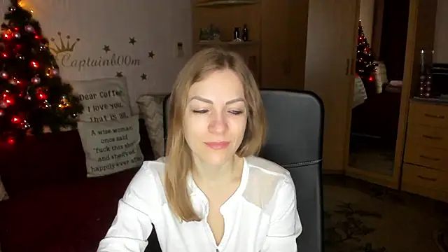 Snapshot of SilviaEyes chatting on 12.22.24 SilviaEyes online show from 12.22.24