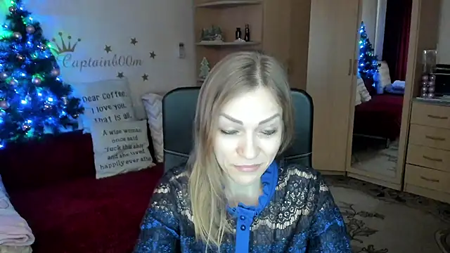 Snapshot of SilviaEyes chatting on 12.24.24 SilviaEyes online show from 12.24.24
