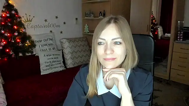 Snapshot of SilviaEyes chatting on 12.29.24 SilviaEyes online show from 12.29.24