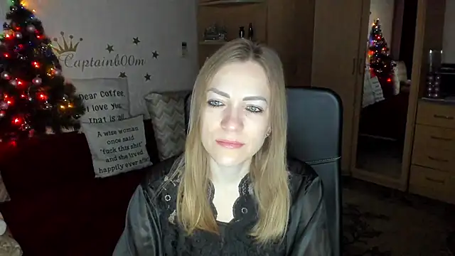 Snapshot of SilviaEyes chatting on 01.05.25 SilviaEyes online show from 01.05.25