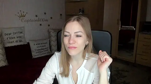 Snapshot of SilviaEyes chatting on 01.07.25 SilviaEyes online show from 01.07.25