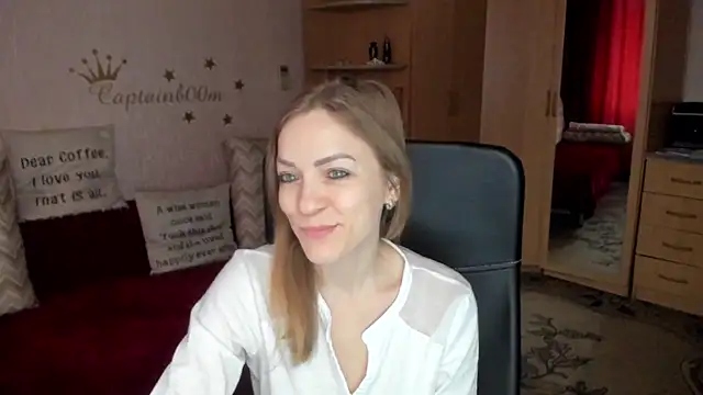 Snapshot of SilviaEyes chatting on 01.07.25 SilviaEyes online show from 01.07.25