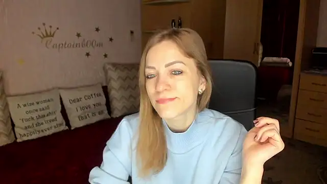 Snapshot of SilviaEyes chatting on 01.09.25 SilviaEyes online show from 01.09.25