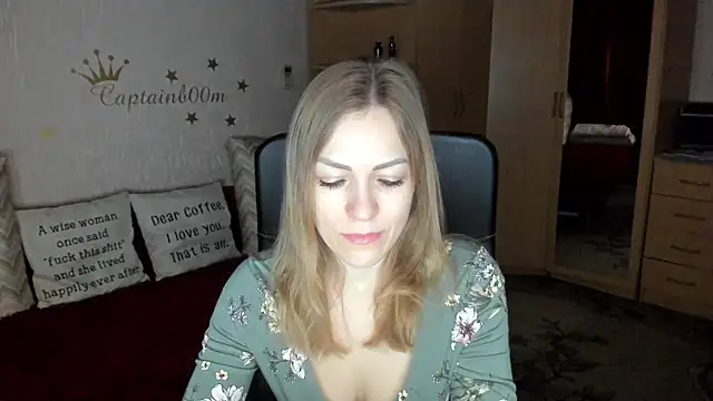 Snapshot of SilviaEyes chatting on 01.11.25 SilviaEyes online show from 01.11.25