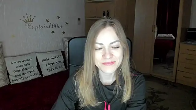 Snapshot of SilviaEyes chatting on 01.12.25 SilviaEyes online show from 01.12.25