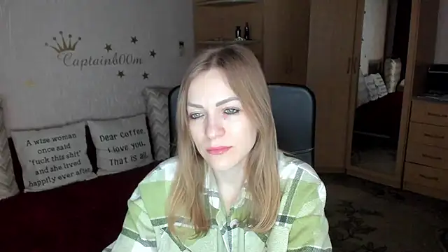 Snapshot of SilviaEyes chatting on 01.16.25 SilviaEyes online show from 01.16.25