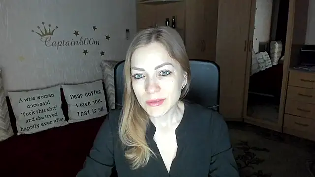 Snapshot of SilviaEyes chatting on 01.17.25 SilviaEyes online show from 01.17.25