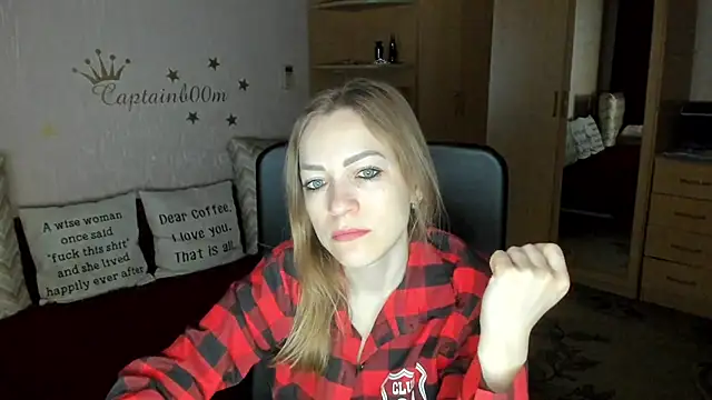 Snapshot of SilviaEyes chatting on 01.19.25 SilviaEyes online show from 01.19.25