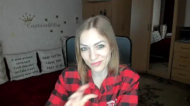 Snapshot of SilviaEyes chatting on 01.19.25 SilviaEyes online show from 01.19.25
