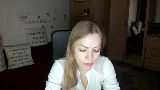 Snapshot of SilviaEyes chatting on 01.21.25 SilviaEyes online show from 01.21.25