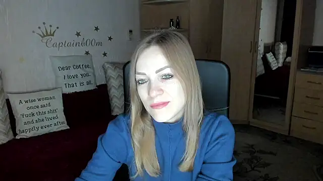 Snapshot of SilviaEyes chatting on 01.22.25 SilviaEyes online show from 01.22.25