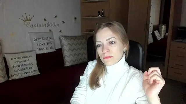 Snapshot of SilviaEyes chatting on 01.23.25 SilviaEyes online show from 01.23.25