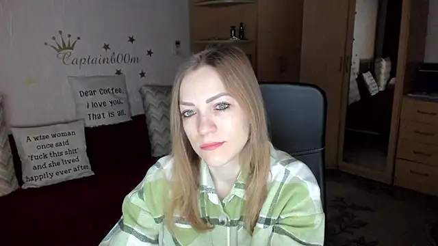 Snapshot of SilviaEyes chatting on 01.24.25 SilviaEyes online show from 01.24.25