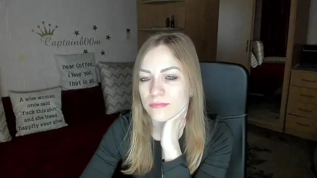 Snapshot of SilviaEyes chatting on 02.06.25 SilviaEyes online show from 02.06.25