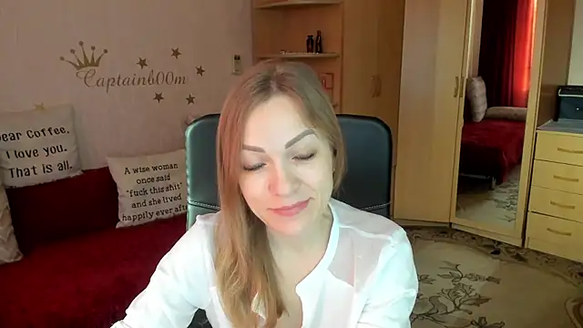 Snapshot of SilviaEyes chatting on 02.09.25 SilviaEyes online show from 02.09.25