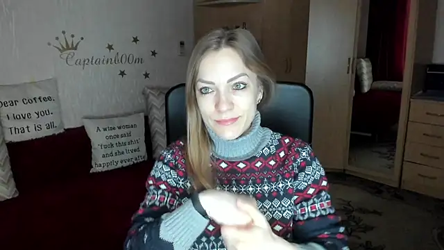 Snapshot of SilviaEyes chatting on 02.11.25 SilviaEyes online show from 02.11.25