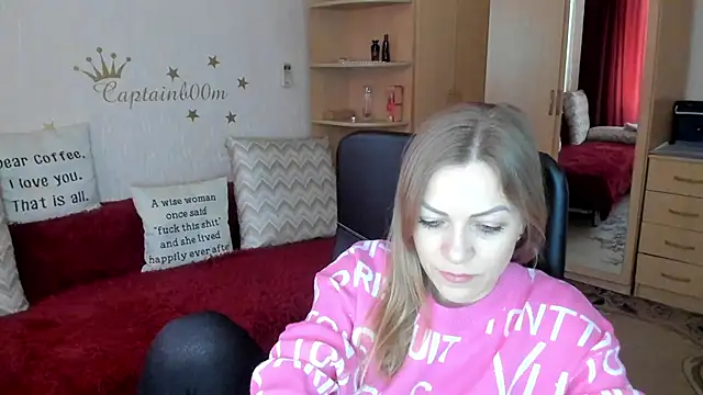 Snapshot of SilviaEyes chatting on 02.12.25 SilviaEyes online show from 02.12.25