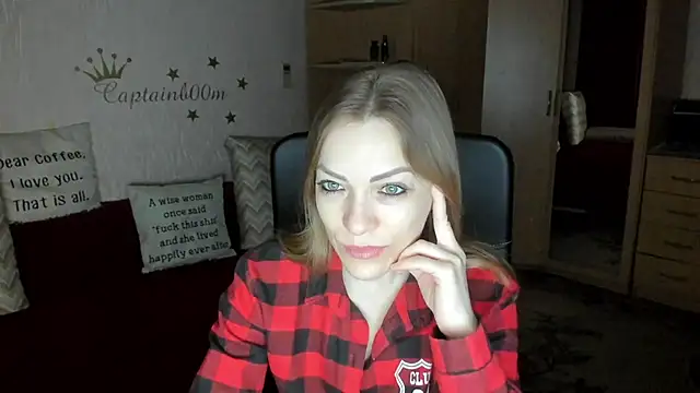 Snapshot of SilviaEyes chatting on 02.13.25 SilviaEyes online show from 02.13.25