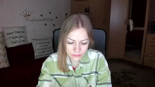Snapshot of SilviaEyes chatting on 02.14.25 SilviaEyes online show from 02.14.25