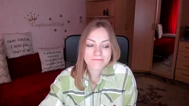 Snapshot of SilviaEyes chatting on 02.14.25 SilviaEyes online show from 02.14.25