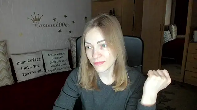 Snapshot of SilviaEyes chatting on 02.20.25 SilviaEyes online show from 02.20.25
