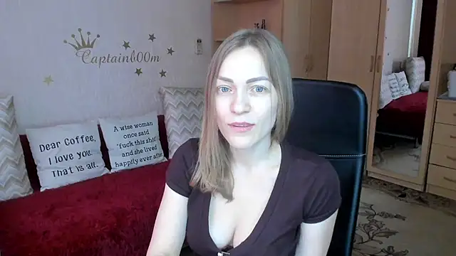 Snapshot of SilviaEyes chatting on 02.22.25 SilviaEyes online show from 02.22.25