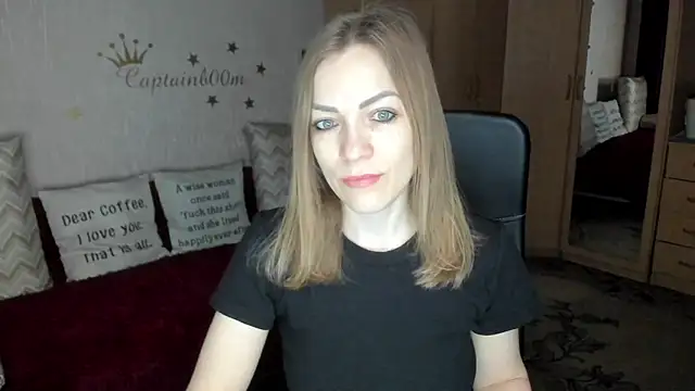 Snapshot of SilviaEyes chatting on 03.02.25 SilviaEyes online show from 03.02.25