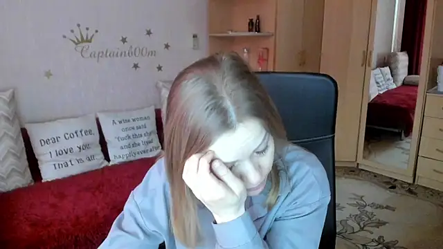 Snapshot of SilviaEyes chatting on 03.05.25 SilviaEyes online show from 03.05.25